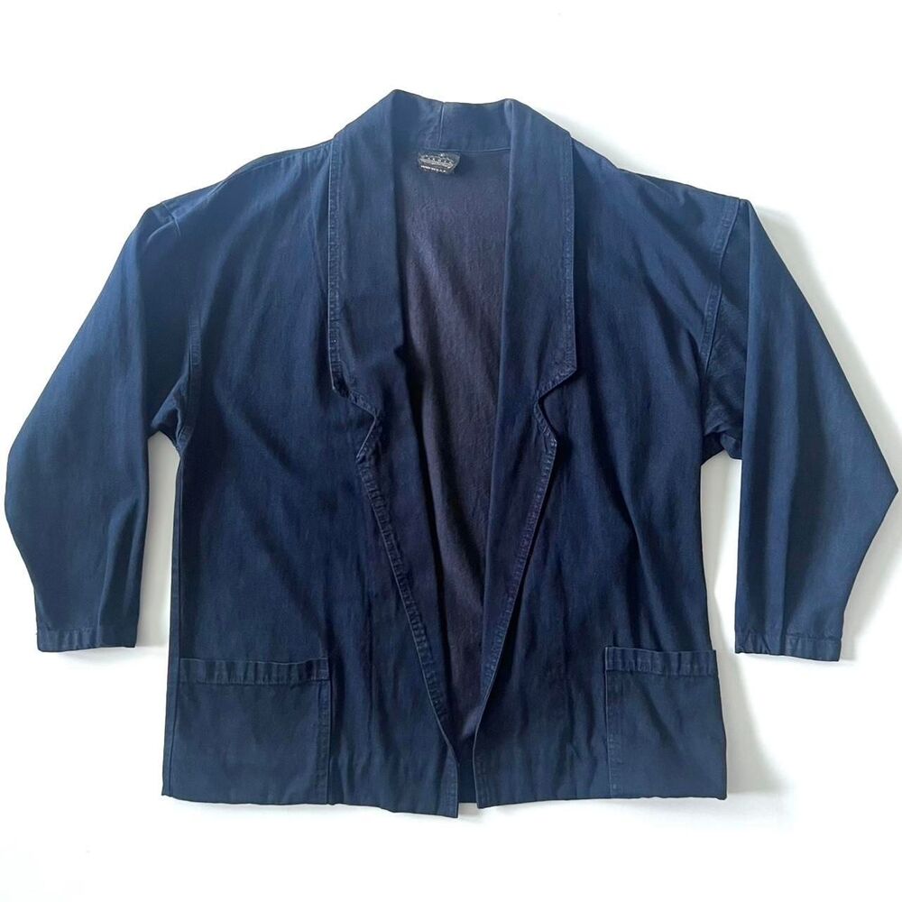 vintage dark blue denim jacket with pockets and a relaxed fit